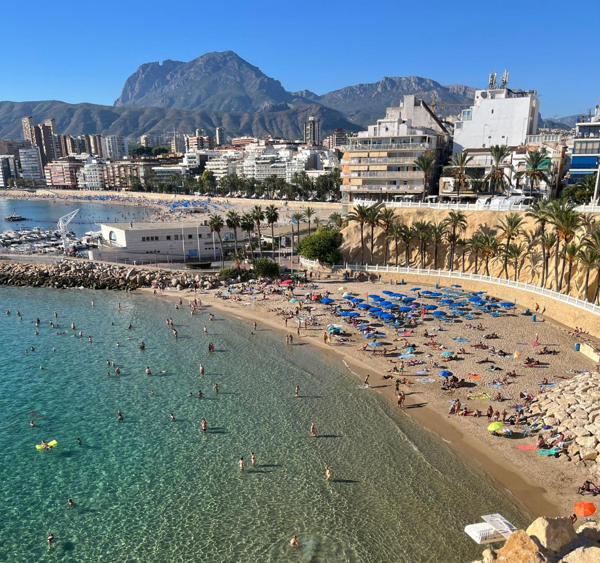 Rouna V By Gloove Benidorm